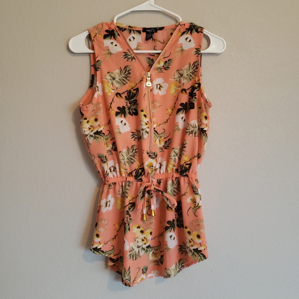 3/$21 - Crape Floral Top (Donated)